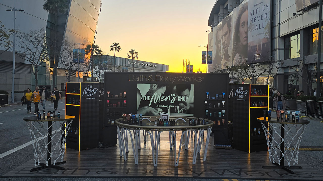 Bath & Body Works fan interaction